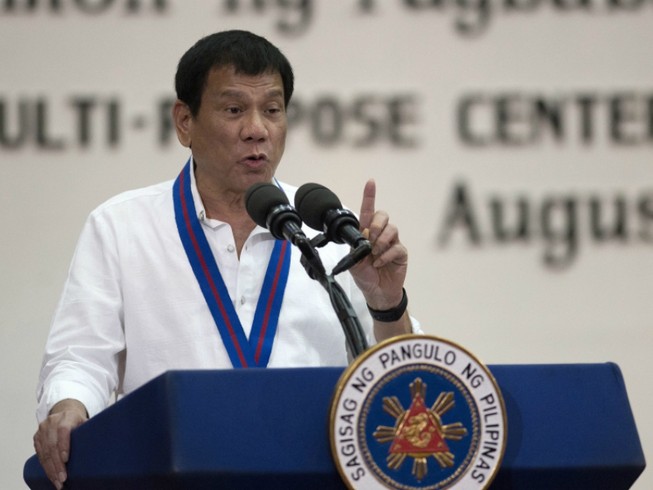 Ông Duterte lại văng tục, mắng EU ‘đạo đức giả’