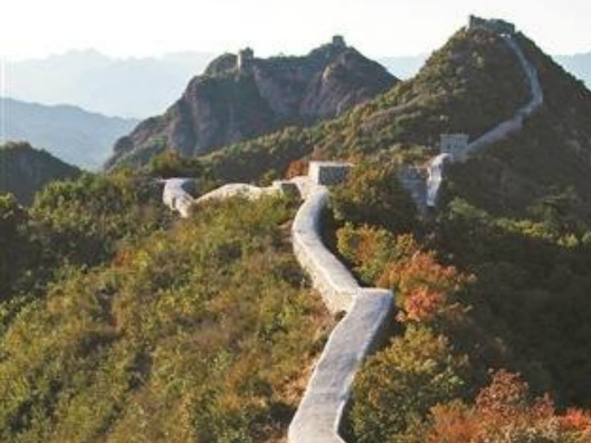 Vạn Lý Trường Thành bị san phẳng lì bằng xi măng