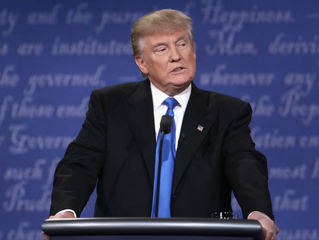 Donald Trump phàn nàn micro tranh luận 'có vấn đề'