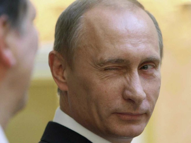 Kremlin phủ nhận quan chức Nga đưa người thân về nước