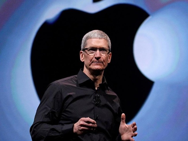 Ông Trump đề nghị đưa iPhone về Mỹ sản xuất
