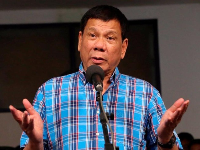 Ông Duterte thừa nhận từng trêu đùa các nữ cảnh sát