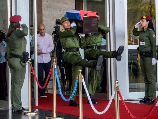 Đưa lãnh tụ Fidel Castro về nơi an nghỉ cuối cùng