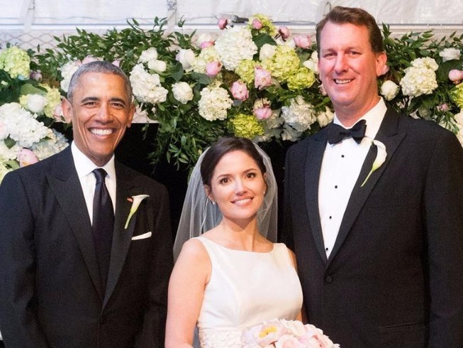 Ông Obama làm phù rể trong đám cưới nhân viên