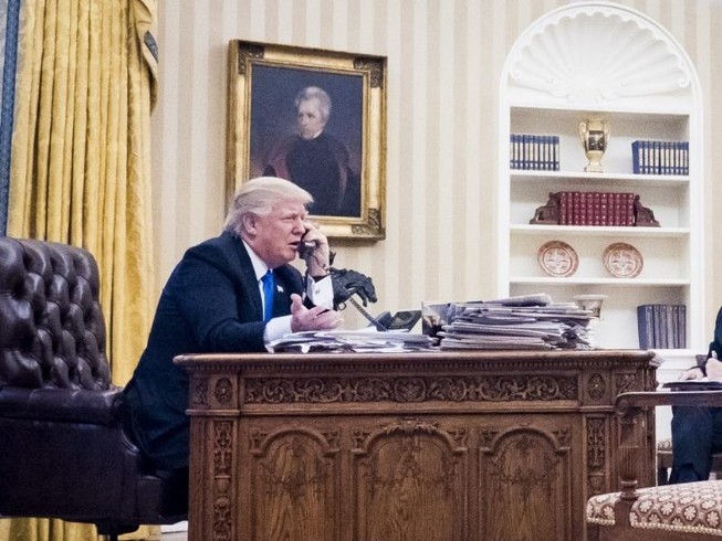 Ông Trump nổi đóa với Thủ tướng Úc qua điện thoại