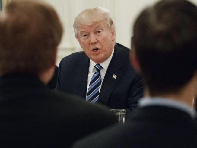 Ông Trump hứa vào cuộc, giảm tiền xây tường biên giới