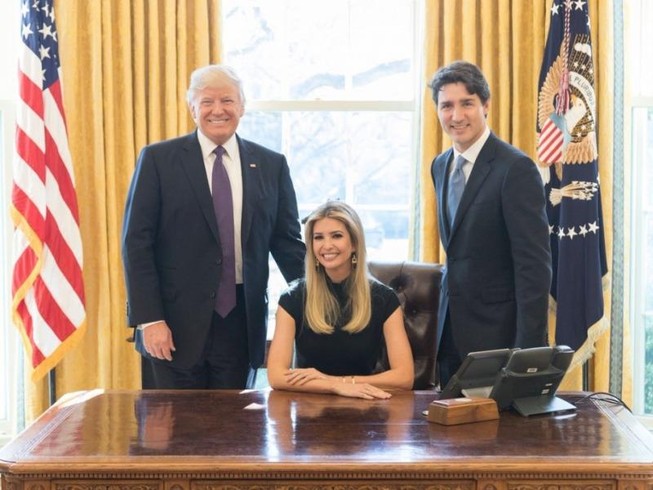 Ảnh con gái ông Trump ngồi ghế tổng thống gây bão