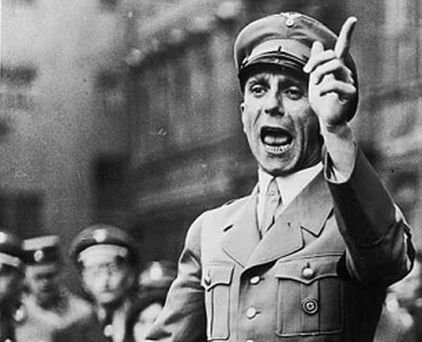 Đòi tiền tác quyền cho... “trùm tuyên truyền phátxít” Goebbels!