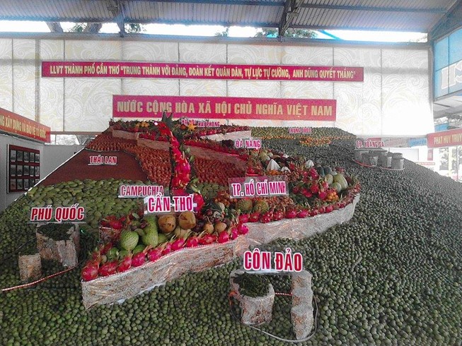 Chiêm ngưỡng bản đồ Việt Nam được kết bằng... 2 tấn trái cây