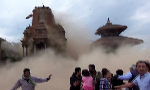 Video: Khoảnh khắc 'viên ngọc văn hoá' của Nepal bị động đất tàn phá