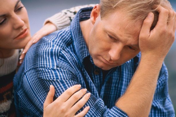 Thà đi mua quần áo với vợ còn hơn đi khám 'chuyện ấy' của mình
