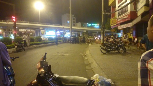 Vung dao chém chết hai người ngay tại ngã tư Hàng Xanh