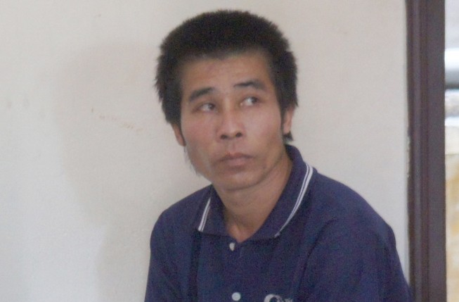 Vợ sững sờ bắt gặp chồng giở trò đồi bại với bé gái 9 tuổi