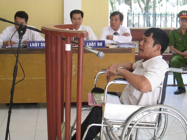 Xử phúc thẩm vụ 'ngồi xe lăn chống người thi hành công vụ'