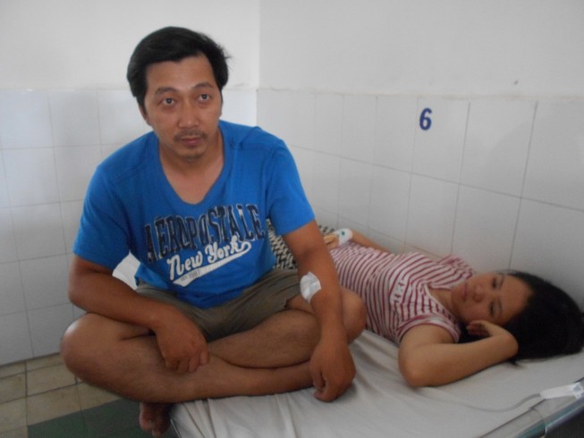 Ăn bánh cuốn ở tiệm gần nhà, 10 người nhập viện