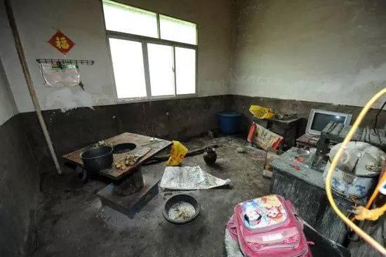 Trung Quốc: Bi thảm 4 anh em ruột uống thuốc sâu tự sát