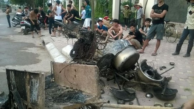 Cháy khủng khiếp trong đêm ở khu lán công nhân, 4.000 người tháo chạy