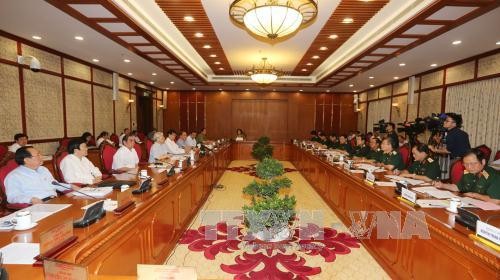 Bộ Chính trị làm việc với Ban Thường vụ Quân ủy Trung ương