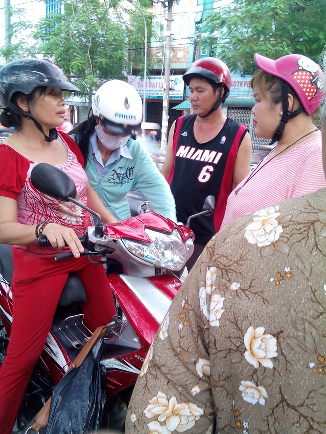 Bị tai nạn, người phụ nữ không chịu đi cấp cứu vì sợ mất xe