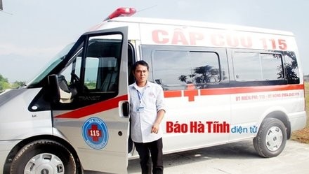 Thuê xe cấp cứu 115 đi 'cấp cứu' hồ sơ đại học cho con