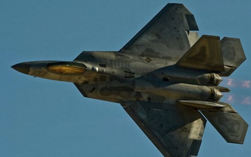 Mỹ 'đốt tiền' để duy trì siêu máy bay F-22 ở châu Âu