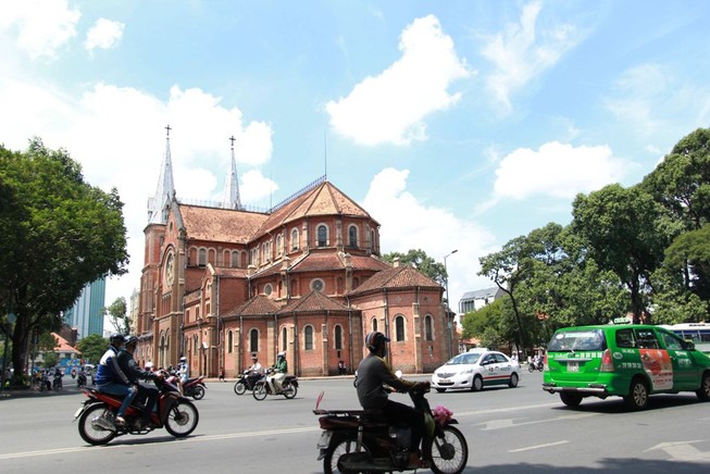 Phạt hành chính nam thanh niên đột nhập nhà thờ Đức Bà