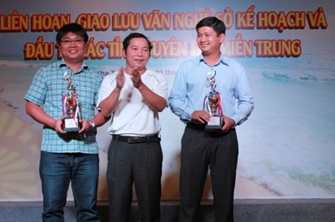 Giám đốc sở 30 tuổi 'đạt một số tiêu chuẩn của ngạch chuyên viên chính'