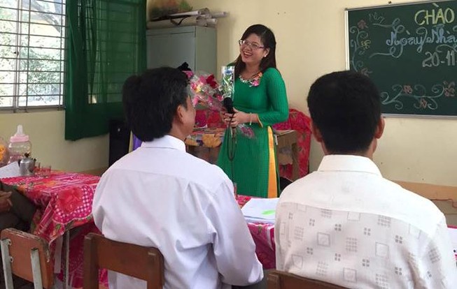 Nóng: Địa phương xin lỗi cô giáo chê cầu sập trên Facebook