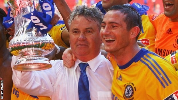 Chelsea mời Hiddink làm huấn luyện viên tạm quyền