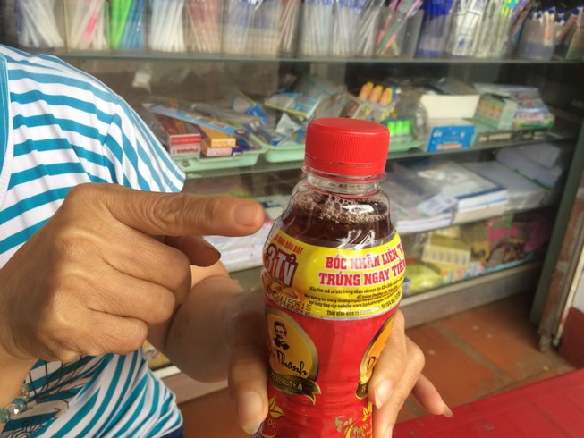 Đắk Lắk: Phát hiện chai trà Dr. Thanh có dị vật lạ