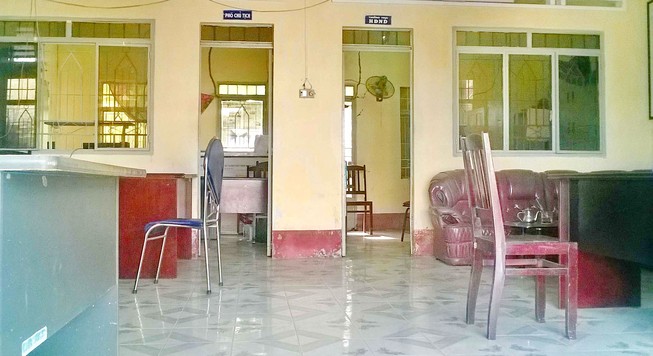 Chủ tịch xã mong thông cảm chuyện mải liên hoan để trụ sở vắng teo