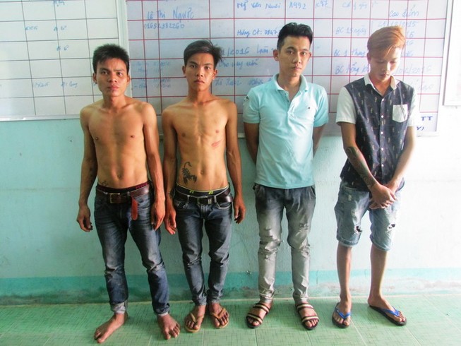 Bốn thanh niên hiếp dâm thiếu nữ bị công an bắt tại trận