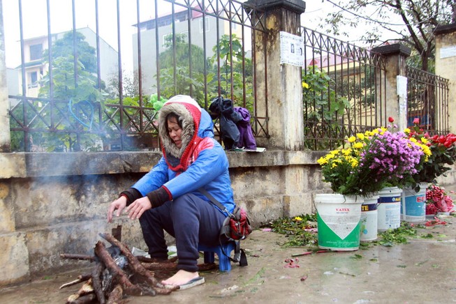 Người Hà Nội đốt lửa chống rét kỷ lục