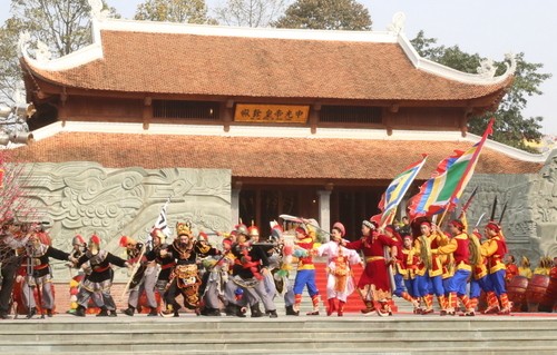 Hàng nghìn người dân tham dự lễ hội Gò Đống Đa