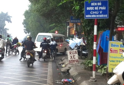 Bộ Giao thông trả lời câu hỏi 'đèn đỏ có được rẽ phải?'