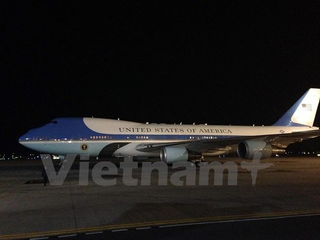 Chuyên cơ chở Tổng thống Obama đã đáp xuống sân bay Nội Bài