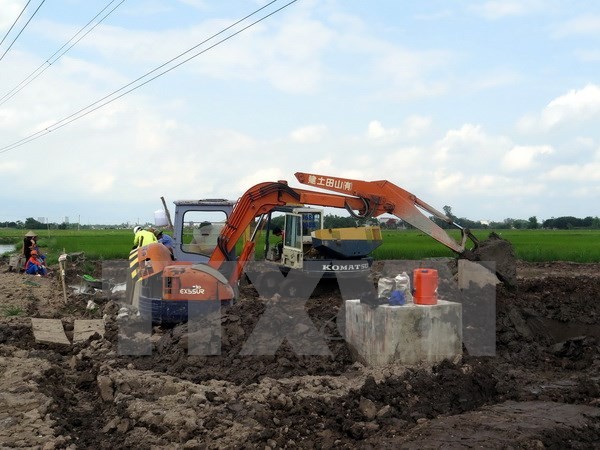 Thông cáo về vụ móng cột điện làm bằng 'bê tông trộn đất'