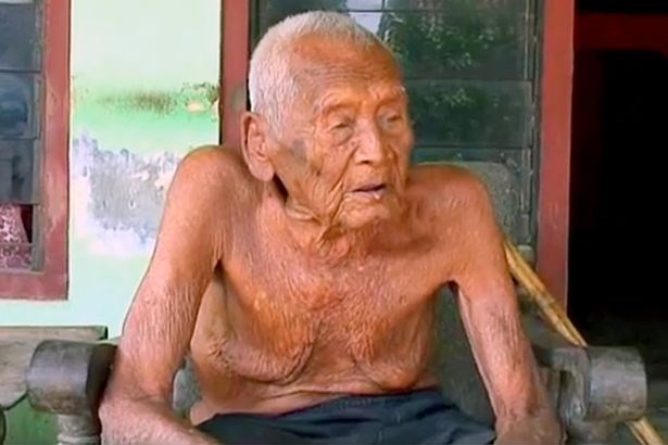 'Bia mộ được khắc sẵn vẫn giữ năm 1992, cách đây 24 năm'