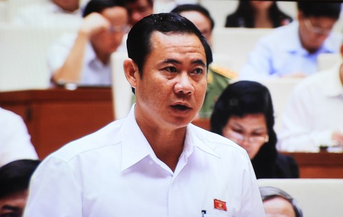 'Chưa chọc thủng được bức màn tham nhũng?'