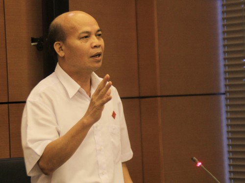 'Mang mặt trăng, mặt trời đi bán thì xử kiện thế nào?'