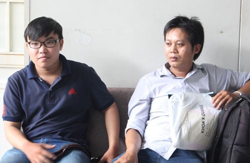Hai phóng viên nhận dạng kẻ hành hung, cướp máy quay phim