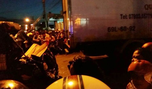Xe tải đâm vào xe đông lạnh, ba người trong gia đình tử vong