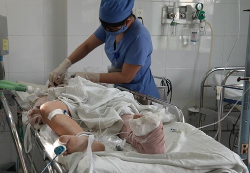 Hai cháu nhỏ bị tai nạn trên cầu Thuận Phước còn nguy kịch