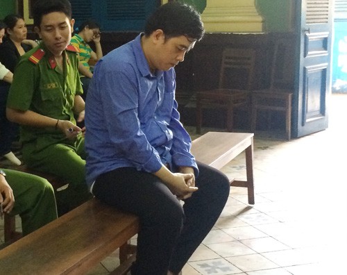 Trưởng ban quản lý chợ bán đứng 49 kios của tiểu thương