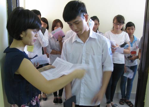 Bộ Giáo dục công bố điểm thi tốt nghiệp cùng một thời điểm