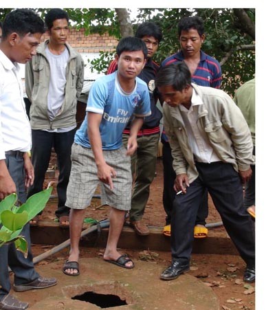 Tạm giữ nghi phạm vứt hai con xuống giếng sâu 17m