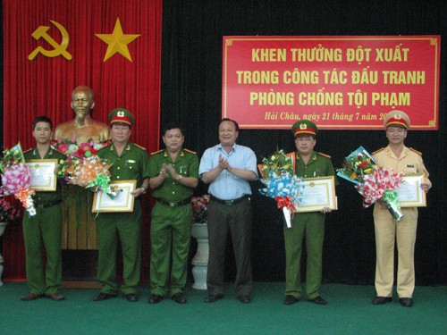 Khen thưởng công an truy bắt tài xế gây tai nạn rồi bỏ trốn