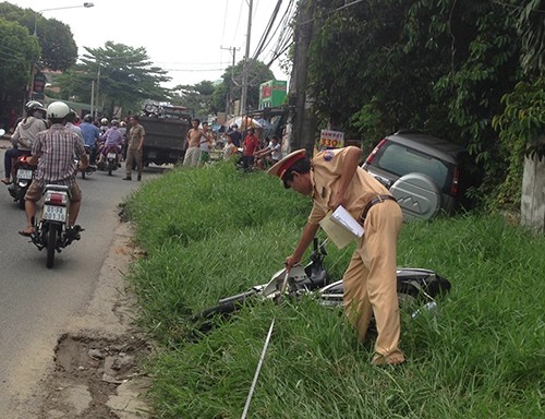 Một phụ nữ mang bầu bị ô tô tông trọng thương