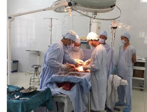 Bệnh viện huy động nhân viên hiến máu cứu sản phụ