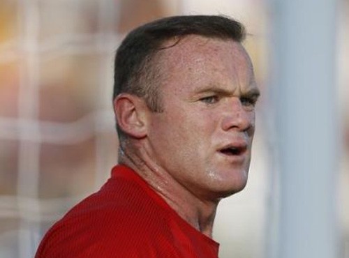 Rooney san bằng kỷ lục của huyền thoại Bobby Charlton